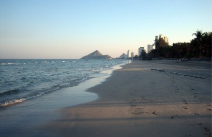 ็Hua Hin Beach. Credit: Prince Roy via flickr.com