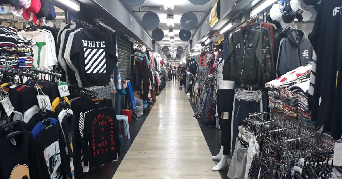 MBK: shopping for designer fakes in Bangkok mega emporium
