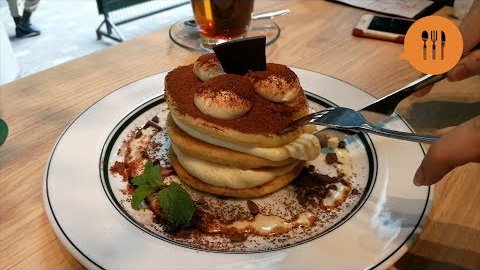 Embedded thumbnail for Bangkok’s going crazy over these jiggly pancakes from Japan