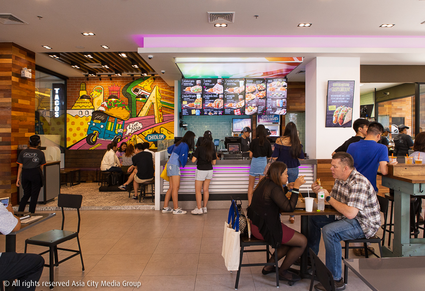 Crowd of hundreds greets opening of Thailand's first Taco Bell